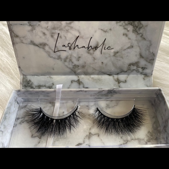 Lashes - Picture 1 of 1